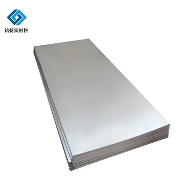 Qual é a ductilidade de uma placa de titânio?